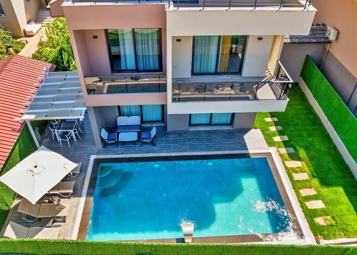 4 Bedroom - 3047 别墅 *