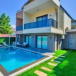 4 Bedroom - 3047 Willa *