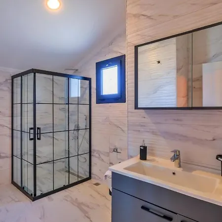 4 Bedroom - 3047 *