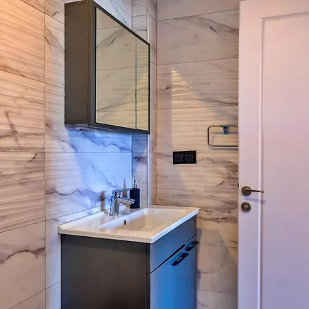 4 Bedroom - 3047 *